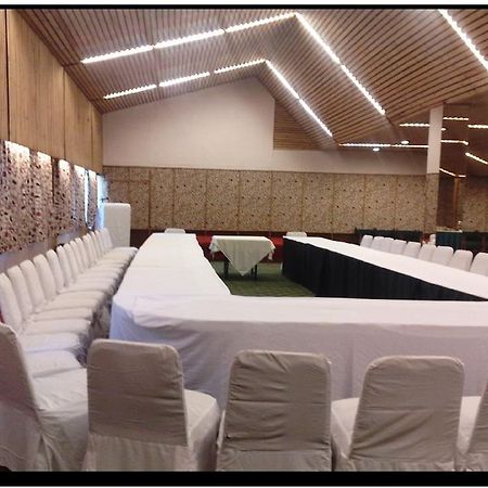Hotel Broadway ศรีนาการ์ ภายนอก รูปภาพ