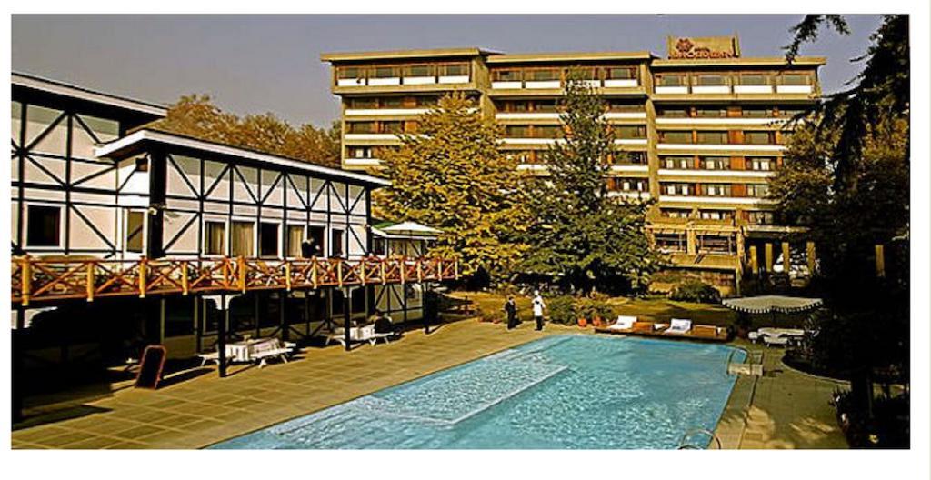 Hotel Broadway ศรีนาการ์ ภายนอก รูปภาพ